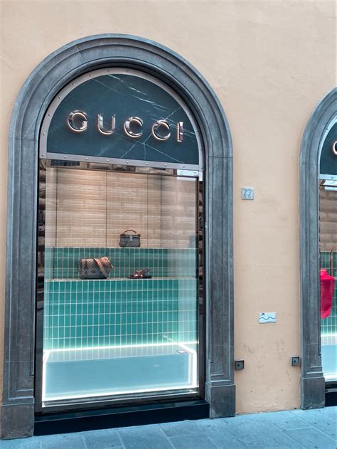 vetrina gucci firenze